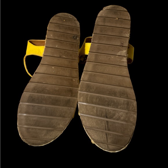 ♥️  Yellow Calmwater Sandals Kenneth Cole Reaction Size 8 - Picture 7 of 7